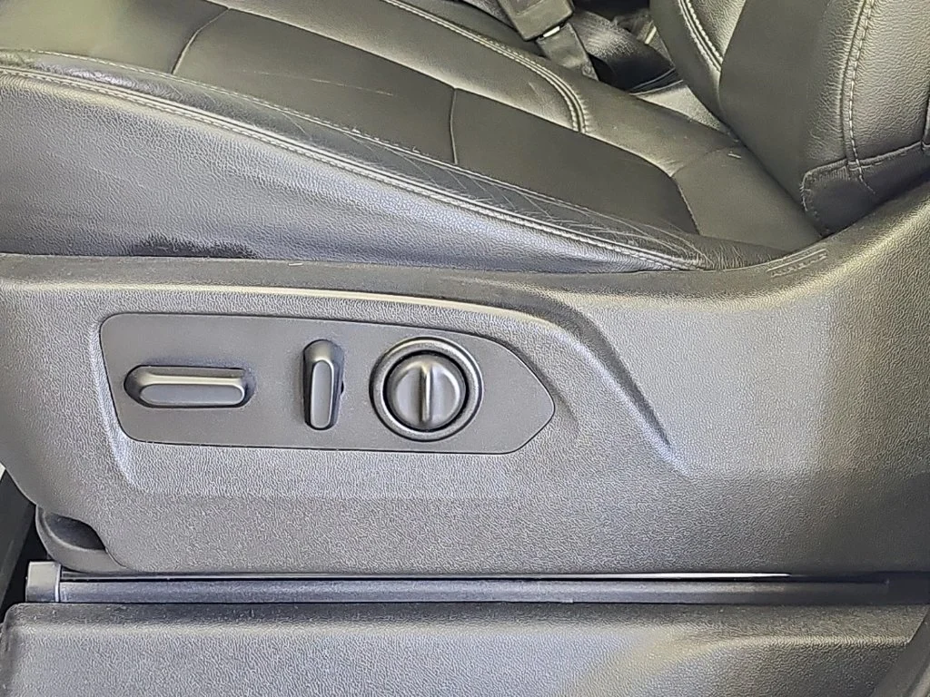 Used 2020 Silver Chevrolet LT image 12