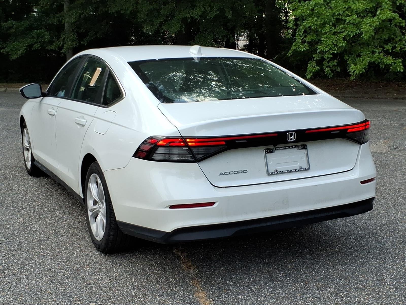 Used 2023 Platinum White Pearl Honda LX image 14