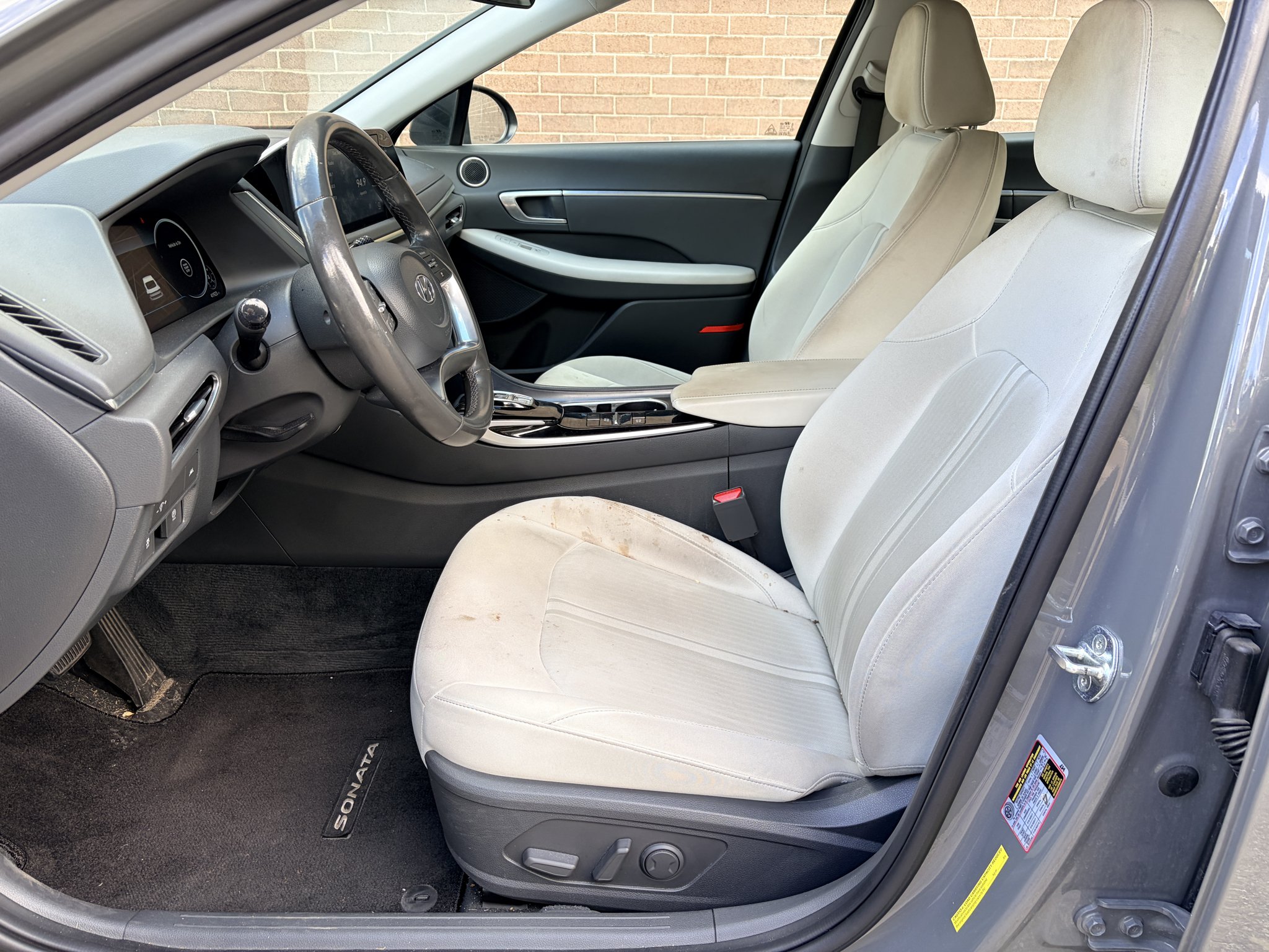 Used 2022 Hampton Gray Hyundai SEL image 10