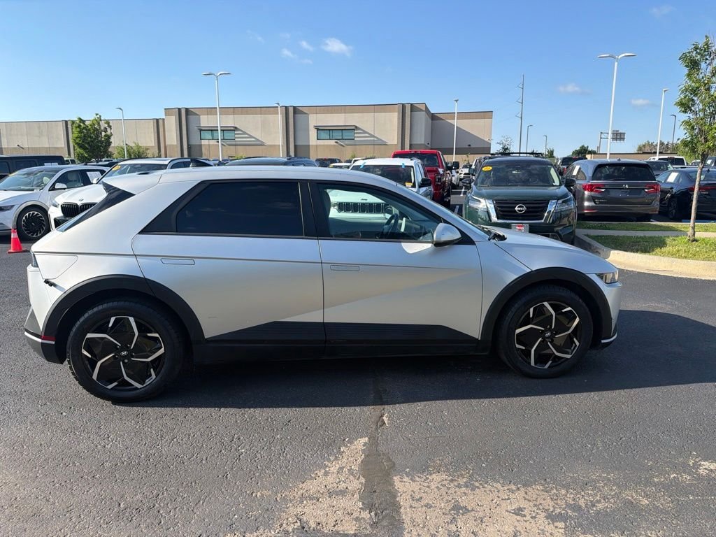 Used 2023 Gold Hyundai SEL image 8