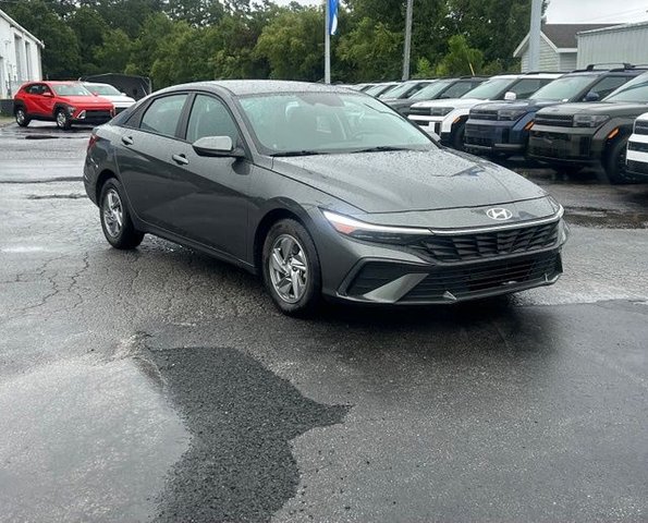 2024 Hyundai Elantra SE