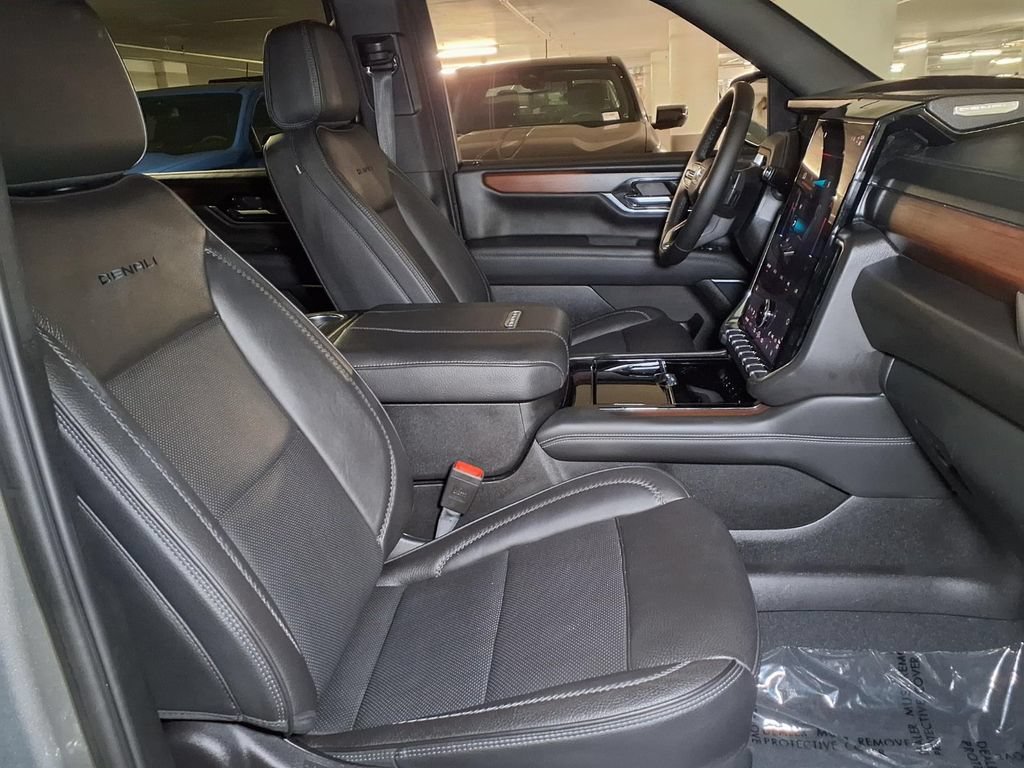 2025 GMC Yukon XL Denali - Photo 24