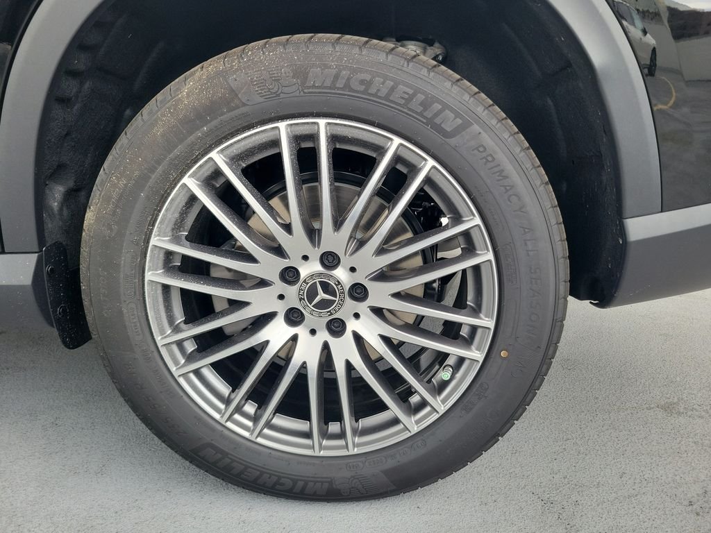 New 2026 Black Mercedes-Benz GLC 300 image 8