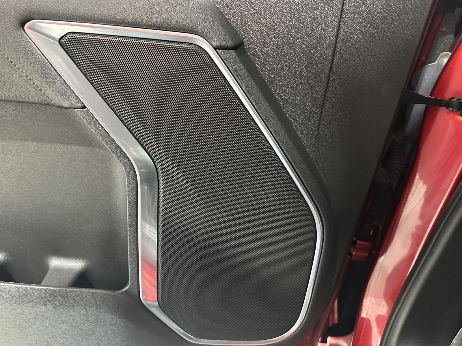 Used 2023 RADIANT RED TINTCOAT Chevrolet LT image 22