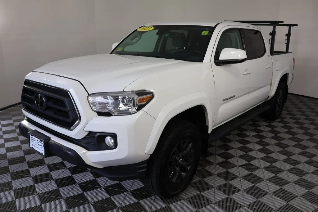Used 2023 Ice Toyota SR5 image 4