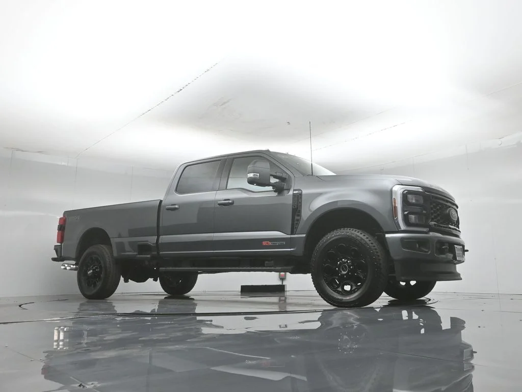 New 2026 Carbonized Gray Metallic Ford XLT image 3
