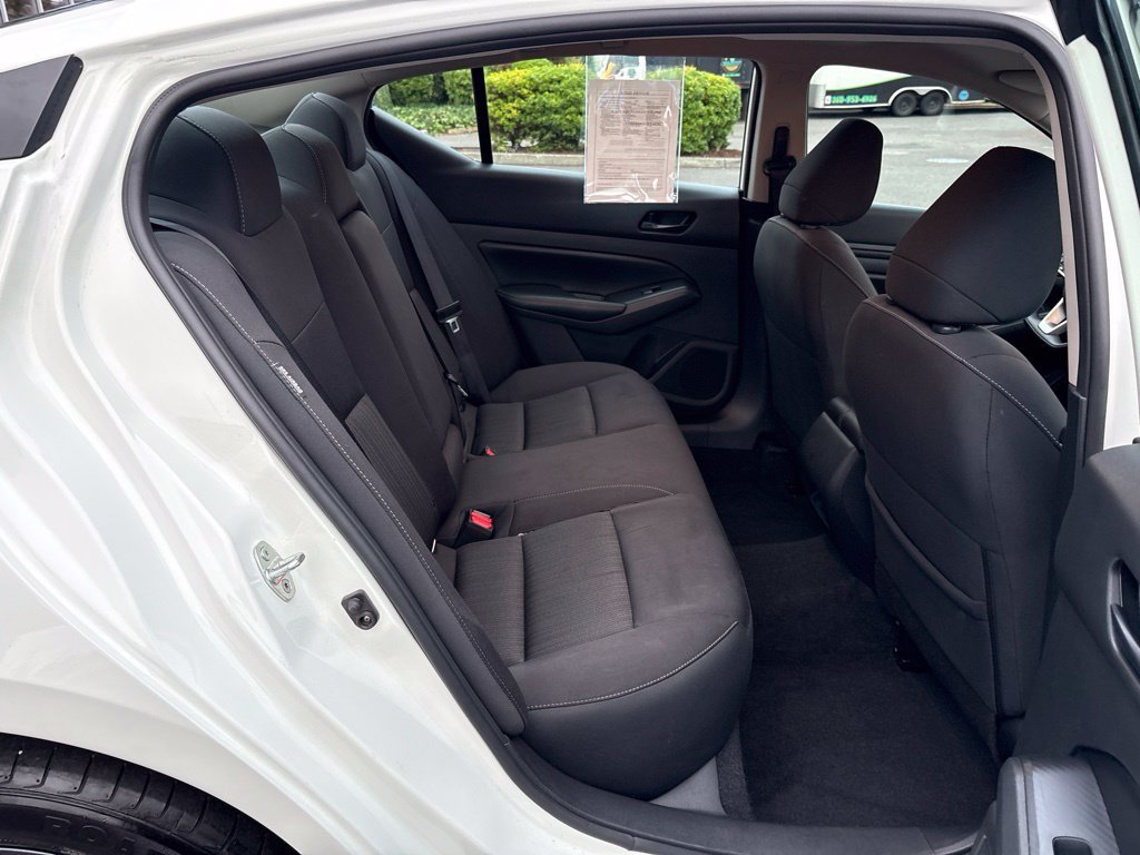 Used 2025 Glacier White Nissan 2.5 SV image 25