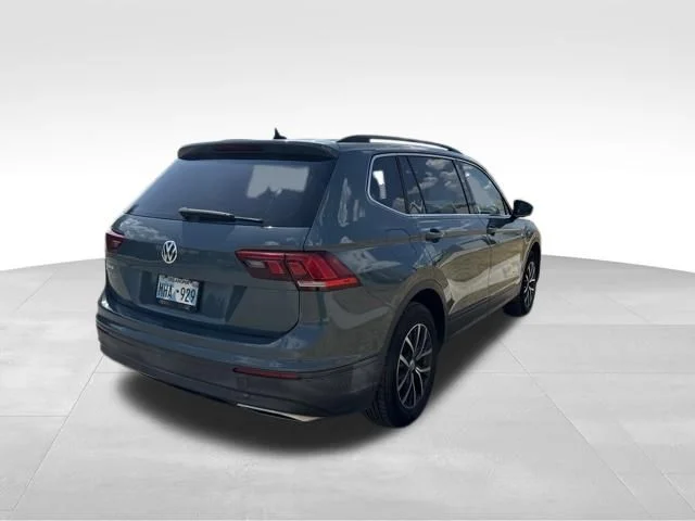 Used 2019 Green Volkswagen 2.0T SE image 3