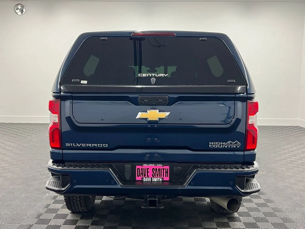 Used 2022 Northsky Blue Metallic Chevrolet High Country image 9
