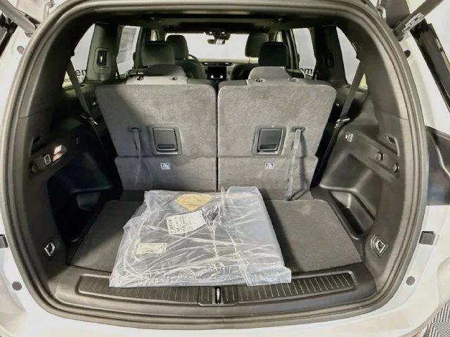 New 2027 White/off-white Jeep Laredo X image 26