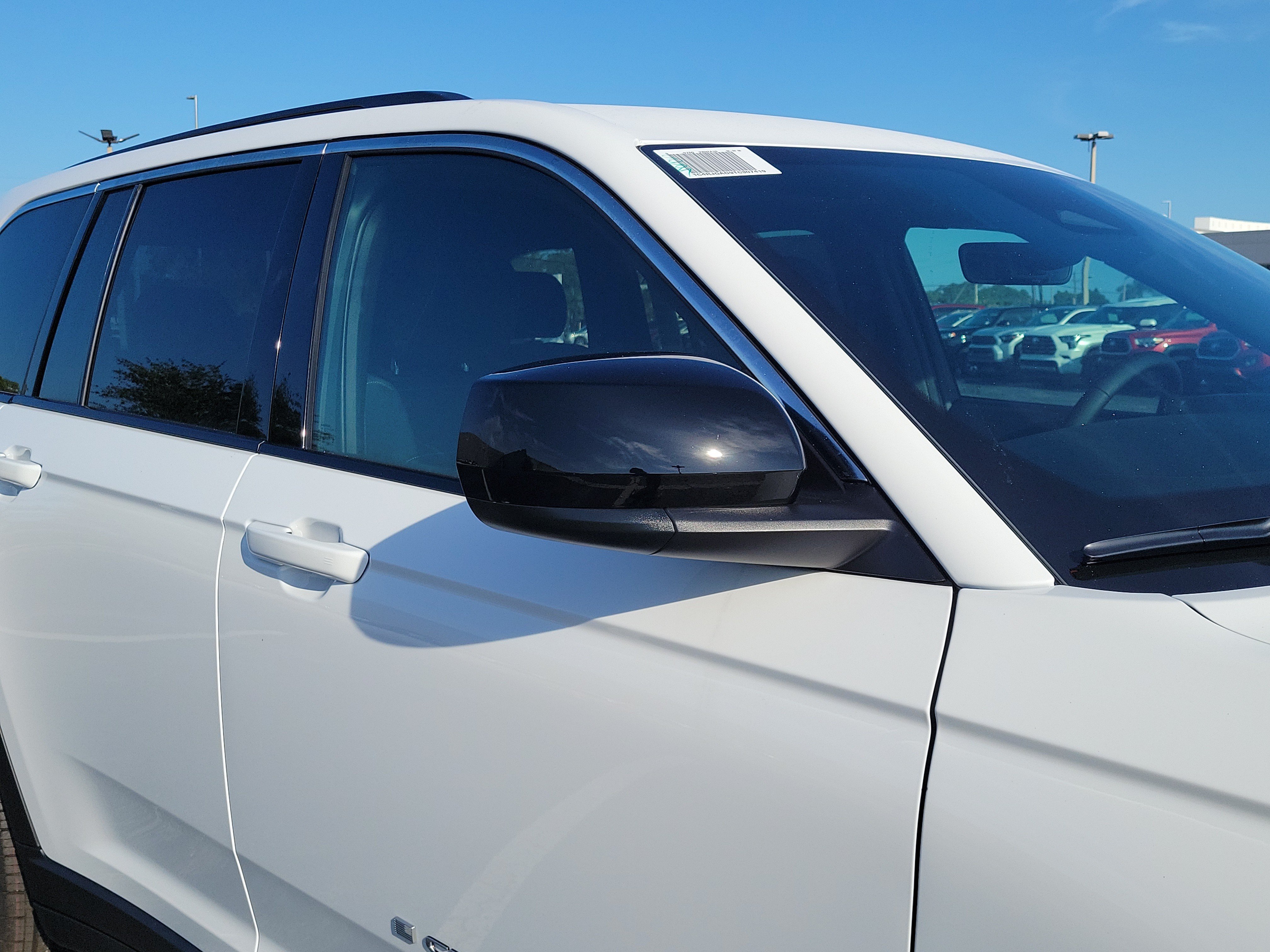 New 2026 Bright White Clear-Coat Exterior Paint Jeep Laredo image 9