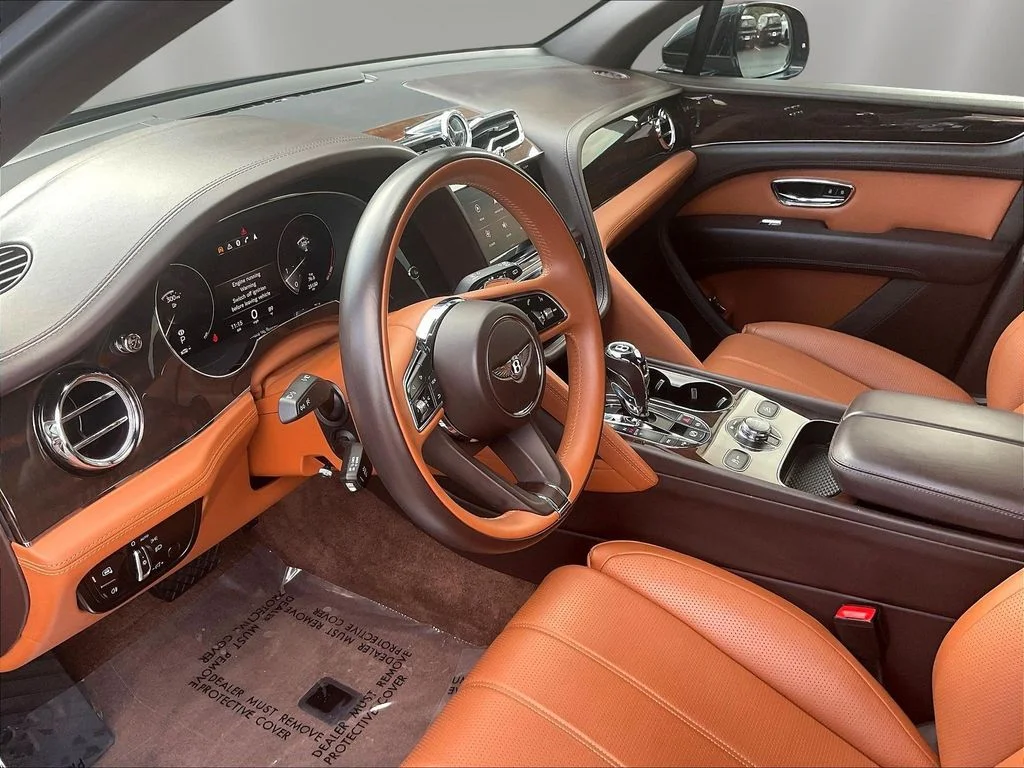 Used 2021 Midnight Emerald Bentley V8 image 17