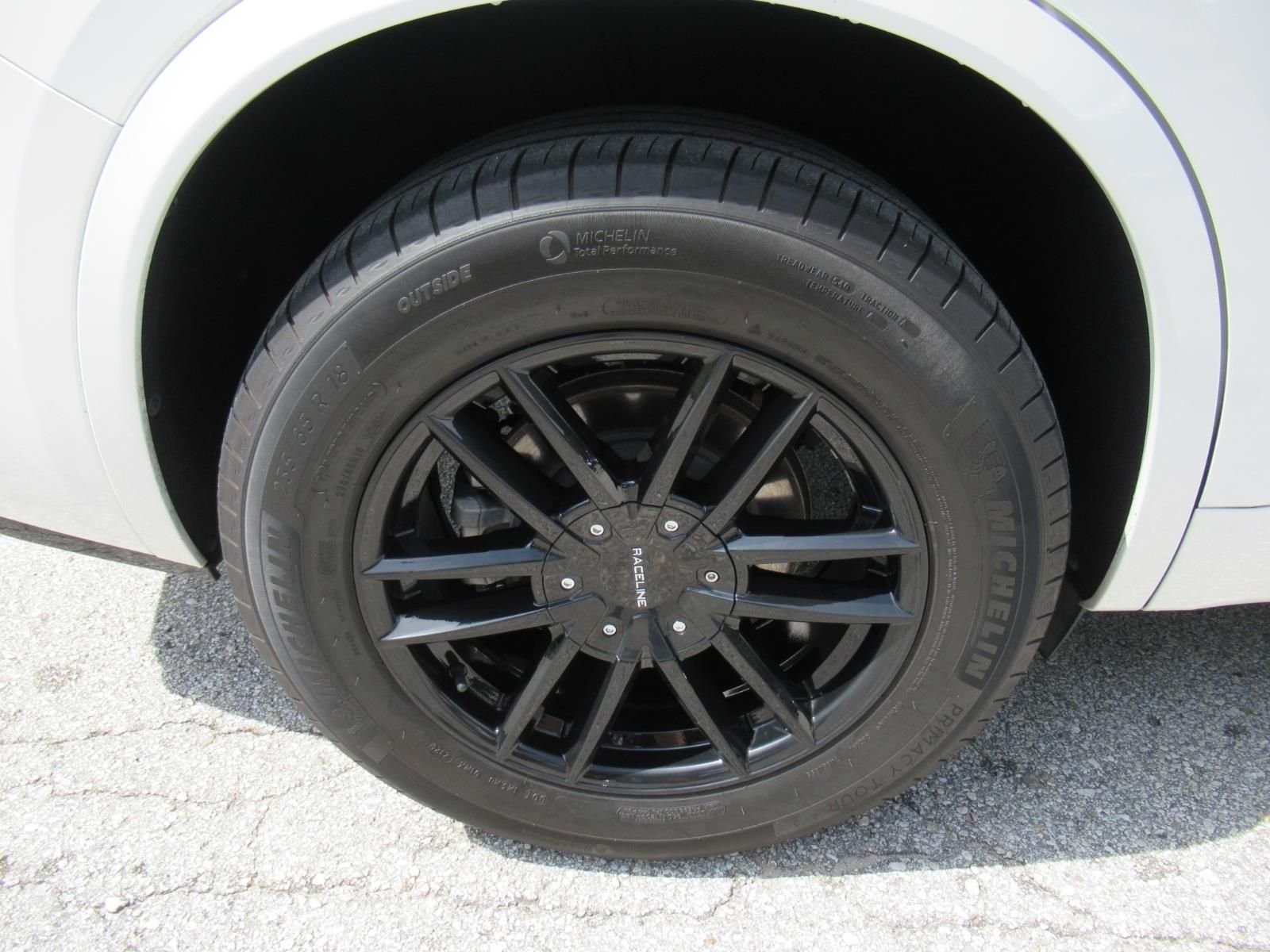 Used 2022 White Cadillac Luxury image 8