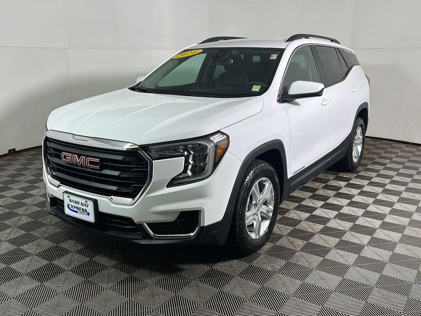 Used 2024 Summit White GMC SLE image 10