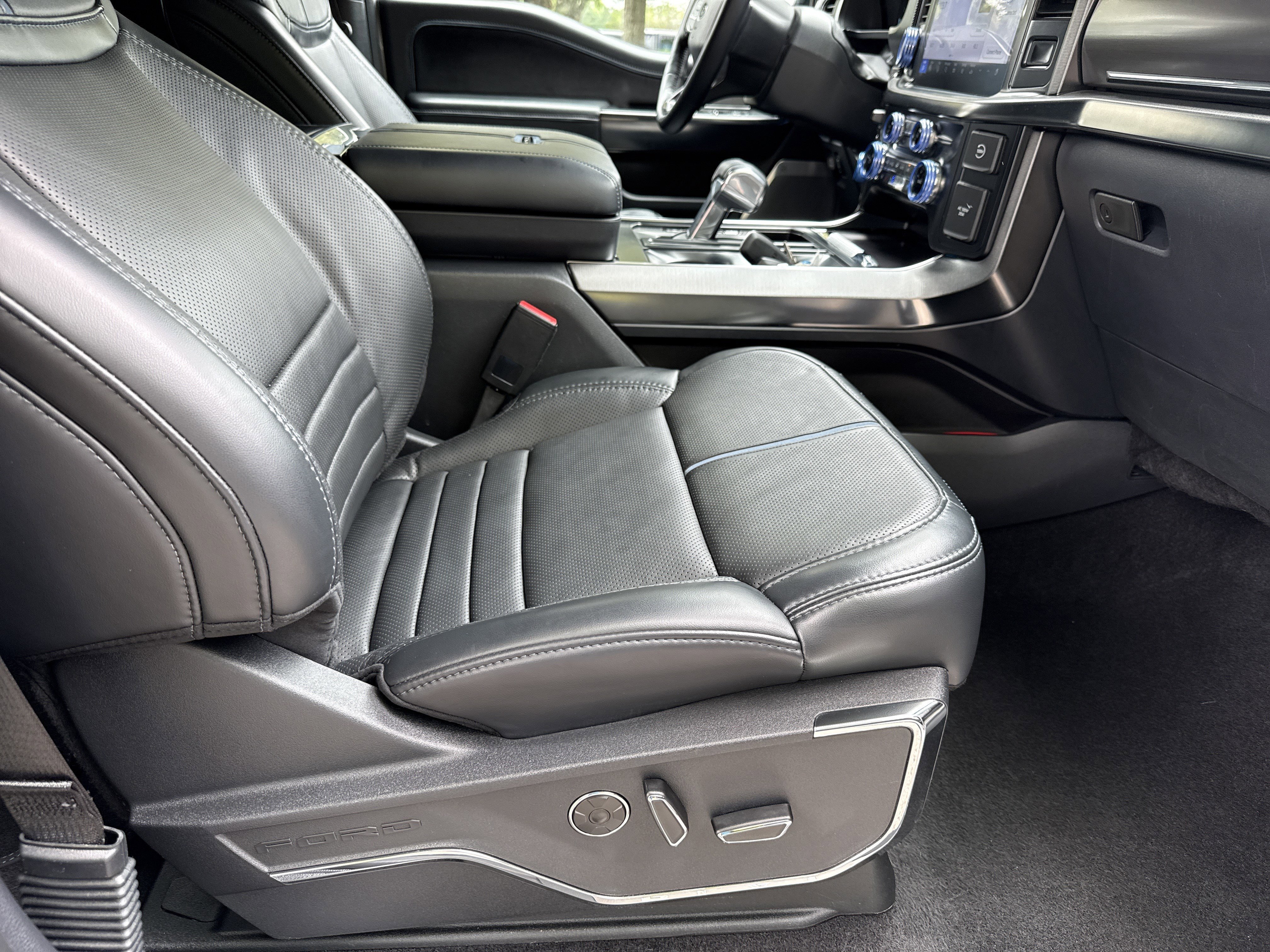 Used 2024 White Metallic Ford Platinum image 13