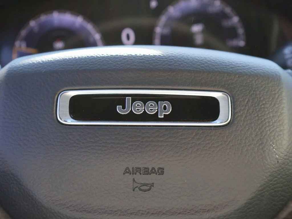New 2026 Silver Zynith Exterior Paint Jeep Altitude image 27