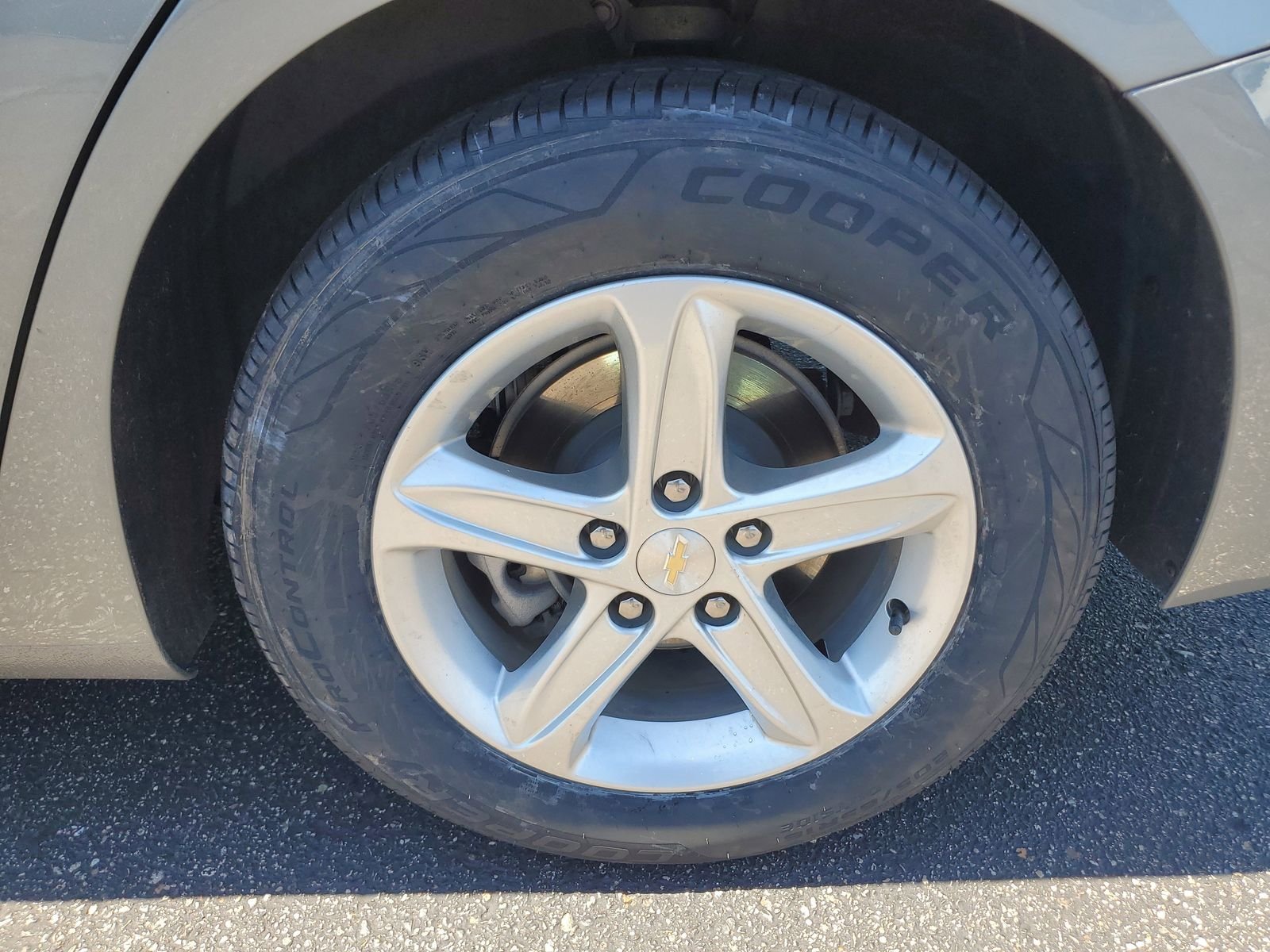 Used 2024 Gray Chevrolet LT image 21