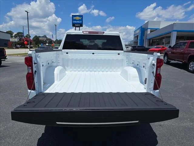 New 2026 Summit White Chevrolet WT image 30