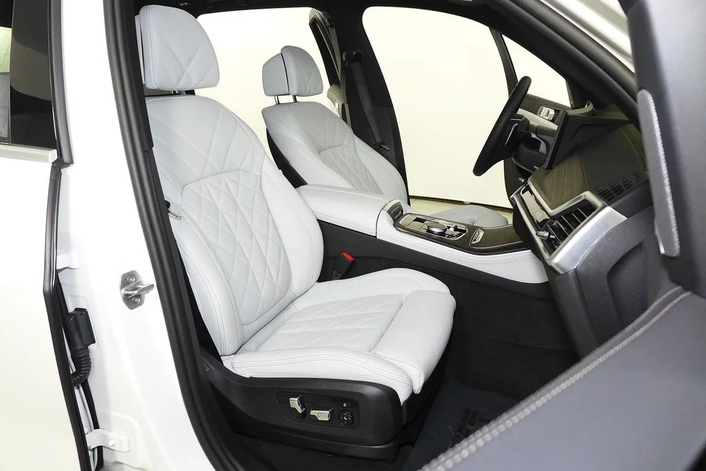 Used 2026 White BMW sDrive40i image 19