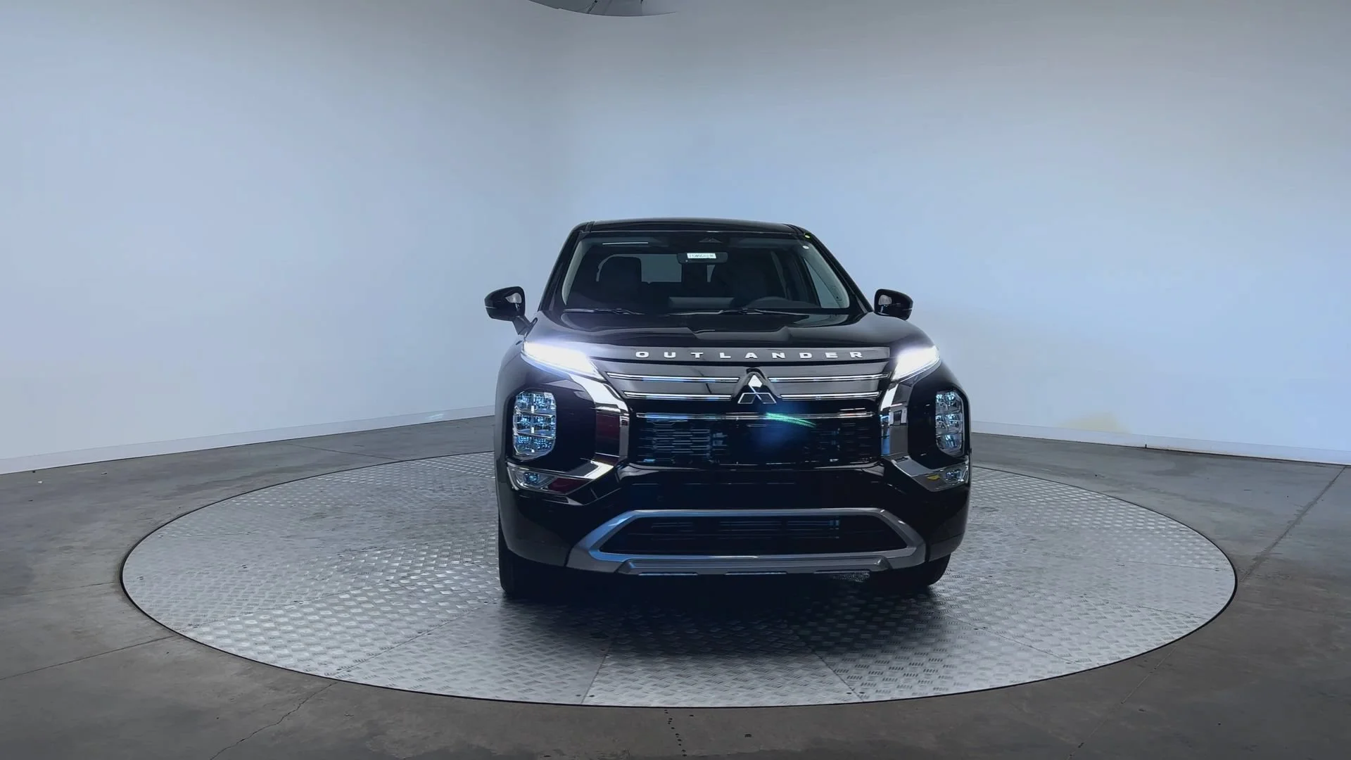 New 2026 Labrador Black Pearl Mitsubishi SE image 3