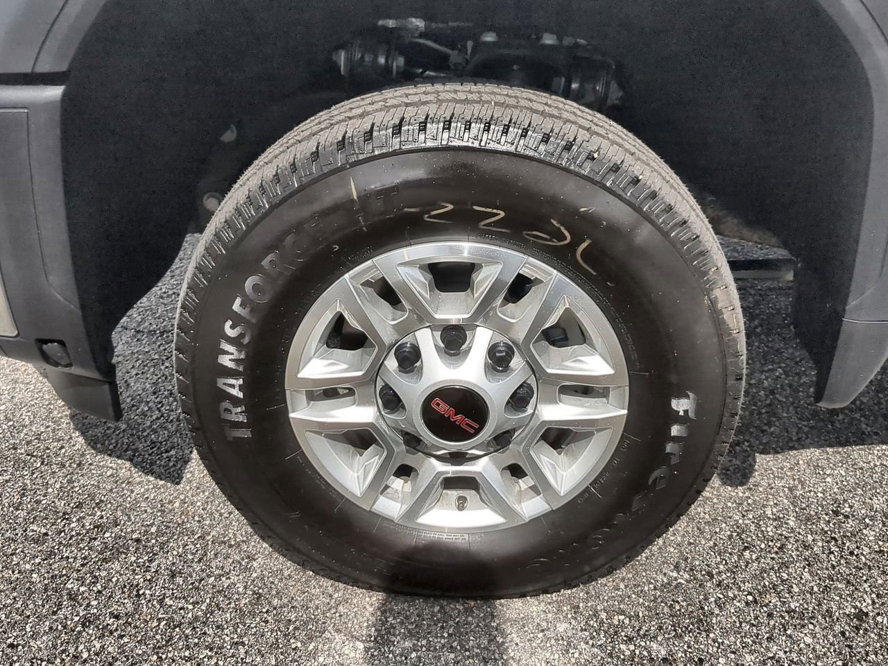 New 2026 Summit White GMC SLE image 32