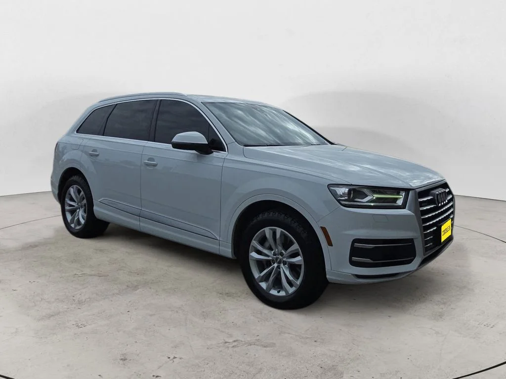 Used 2019 White Audi 45 SE Premium image 7