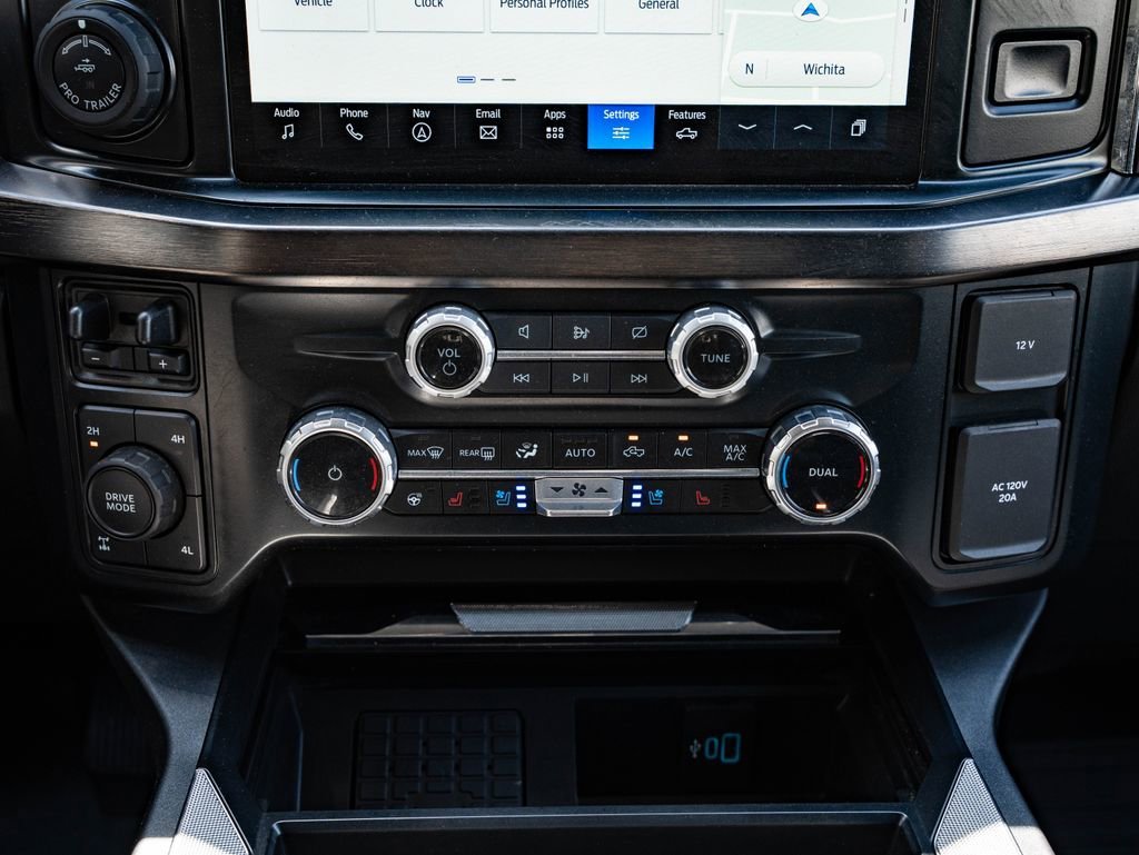 Used 2023 Agate Black Metallic Ford LARIAT image 41