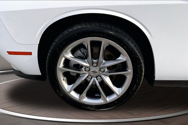 Used 2022 White Dodge SXT image 9