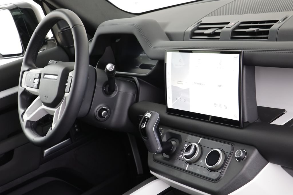 Used 2025 White Land Rover S image 21