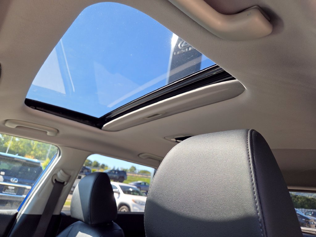 Used 2021 Neptune Blue Kia EX image 8