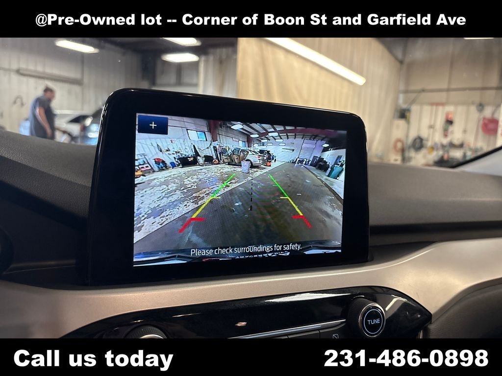 Used 2020 Blue Ford SE Sport image 24