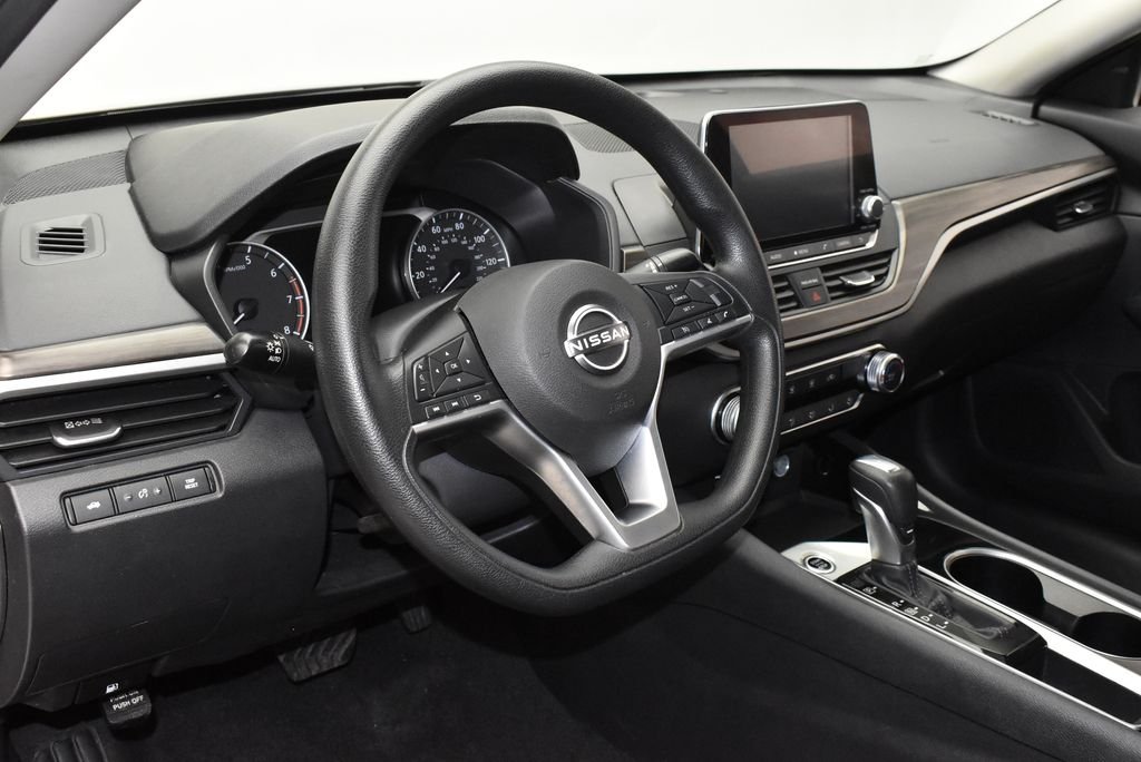 Used 2024  Nissan 2.5 SV image 16