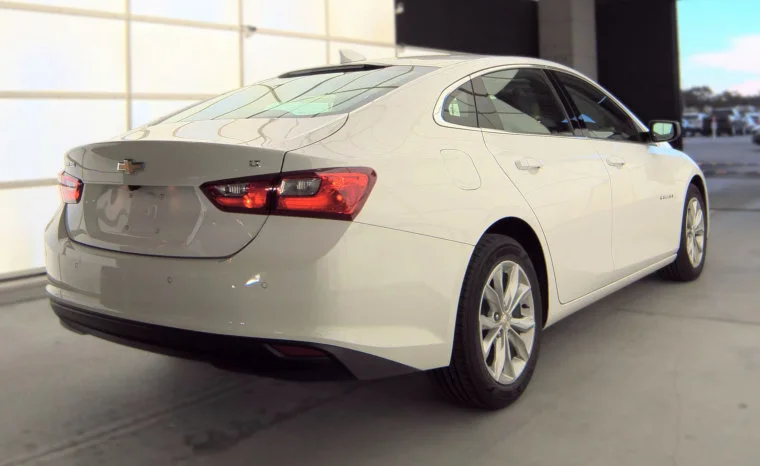 Used 2025 Summit White Chevrolet 1LT image 3