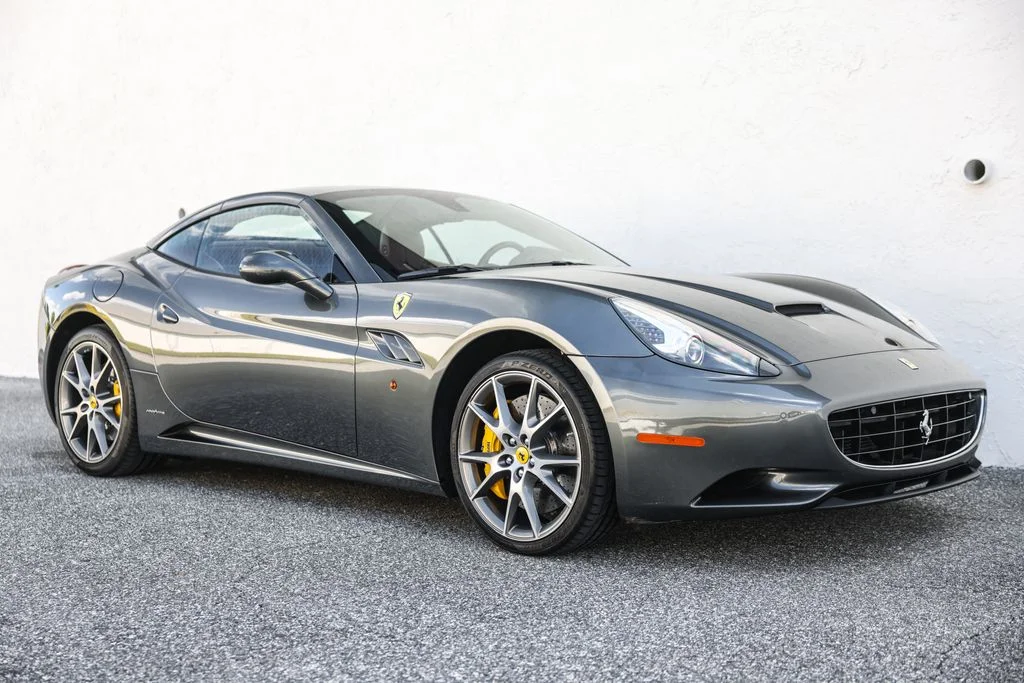 Used 2010 Silver Ferrari Base image 5