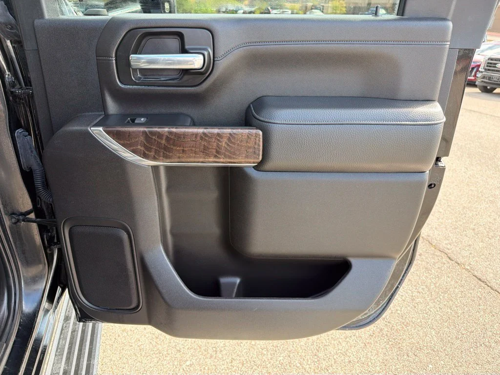 Used 2023 Onyx Black GMC Denali image 29