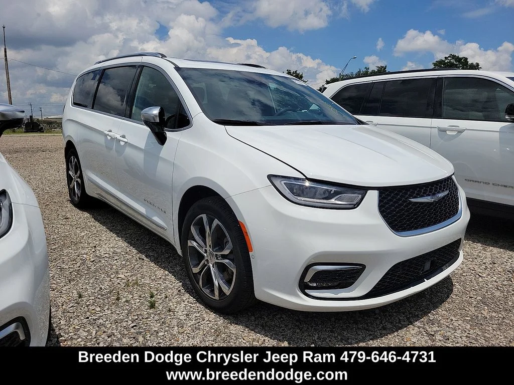 2025 Chrysler Pacifica Pinnacle AWD's photo