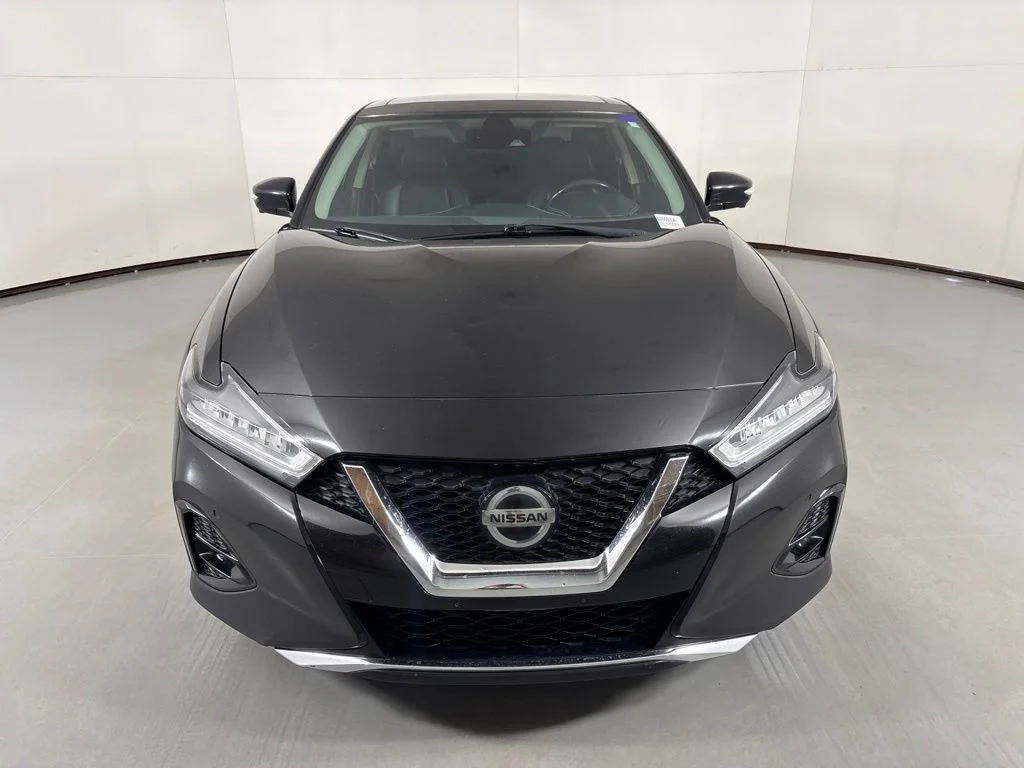 Used 2020 Black Nissan Platinum image 3