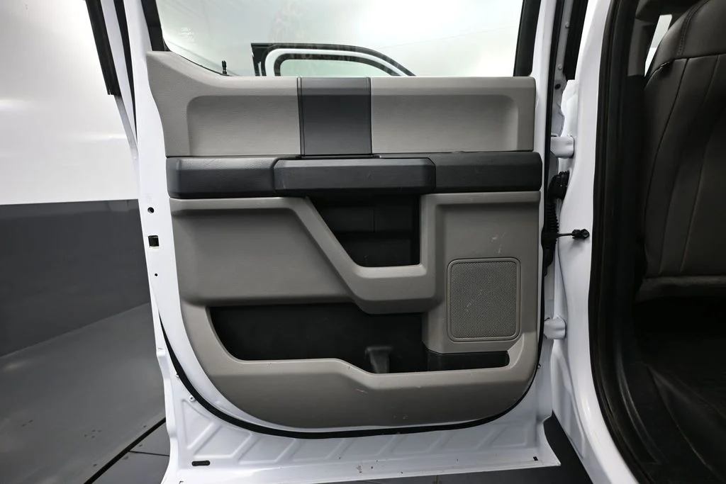 Used 2016 White Ford XL image 31