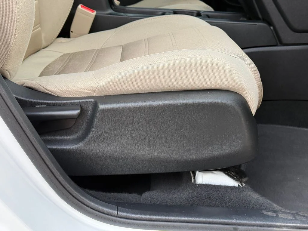 Used 2019  Honda LX image 27