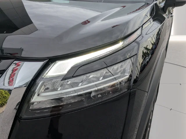 Certified Used 2023 Black Nissan SL image 7