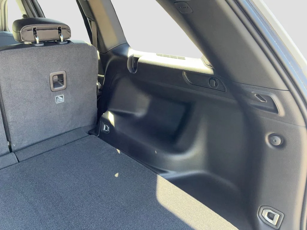 New 2026 Silver Zynith Exterior Paint Jeep Altitude image 22