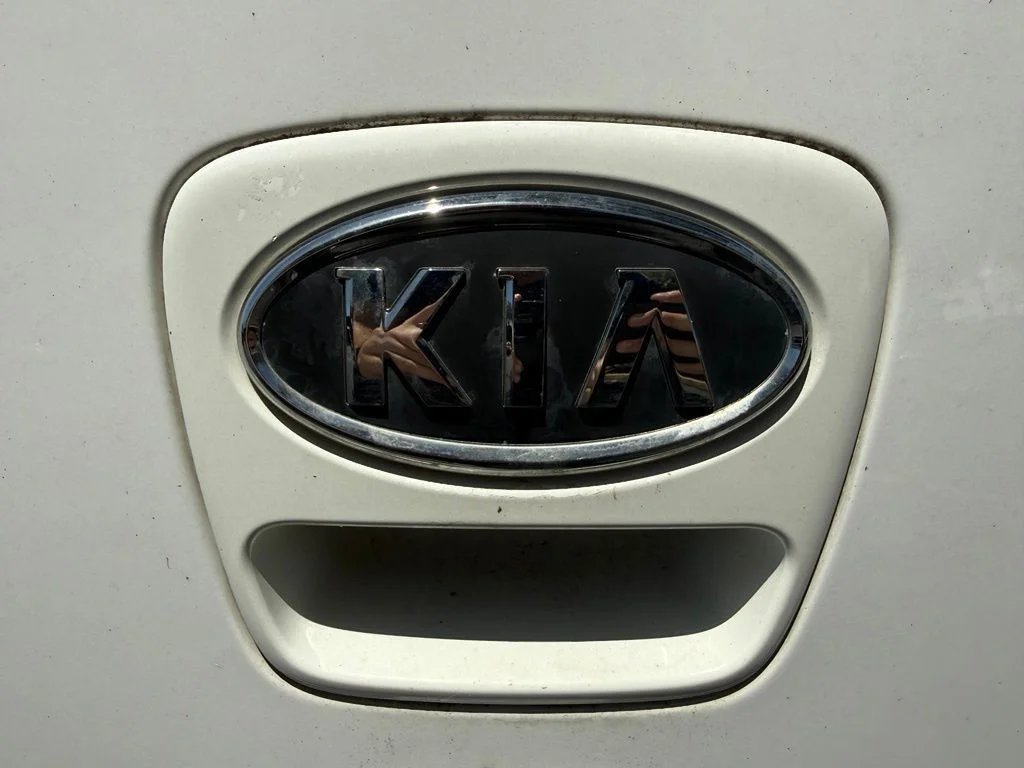 Used 2012 Clear White Kia Plus image 18