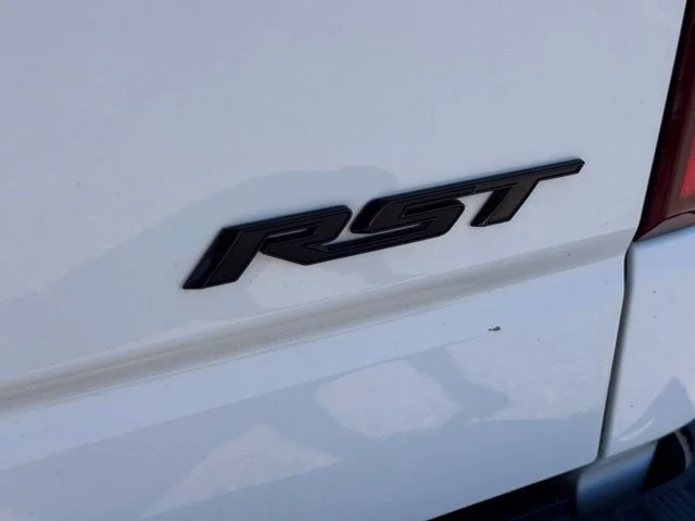 Certified Used 2022 SUMMIT WHITE Chevrolet RST image 14