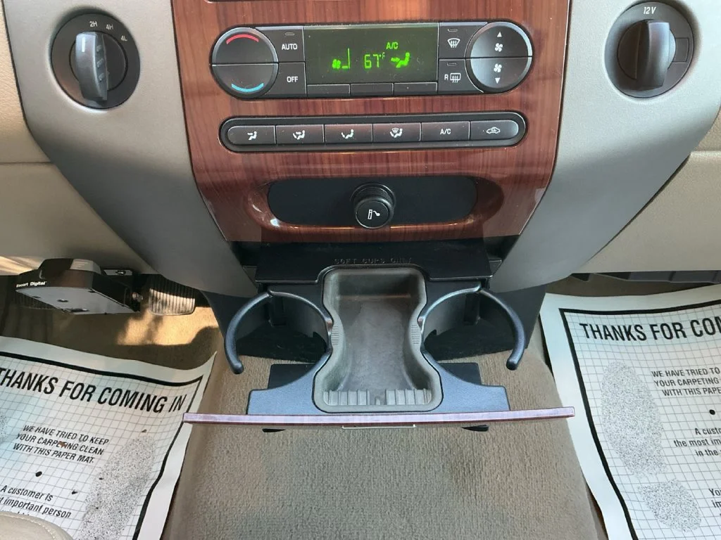 Used 2007 White Ford Lariat image 21
