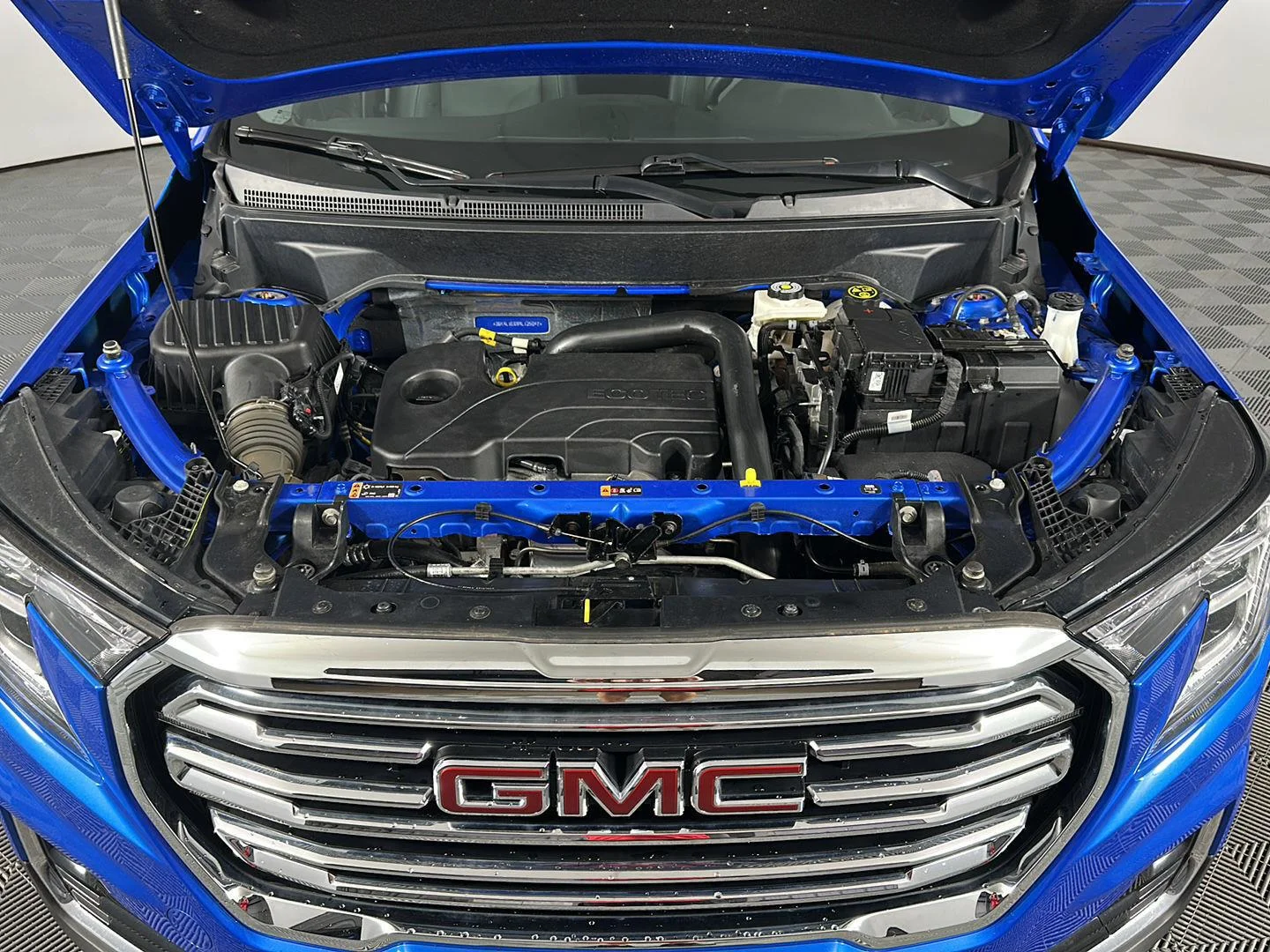 Used 2024 Riptide Metallic GMC SLT image 3