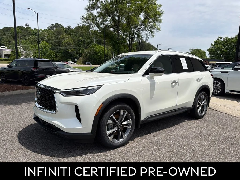 Certified Used 2023 Majestic White INFINITI LUXE image 5