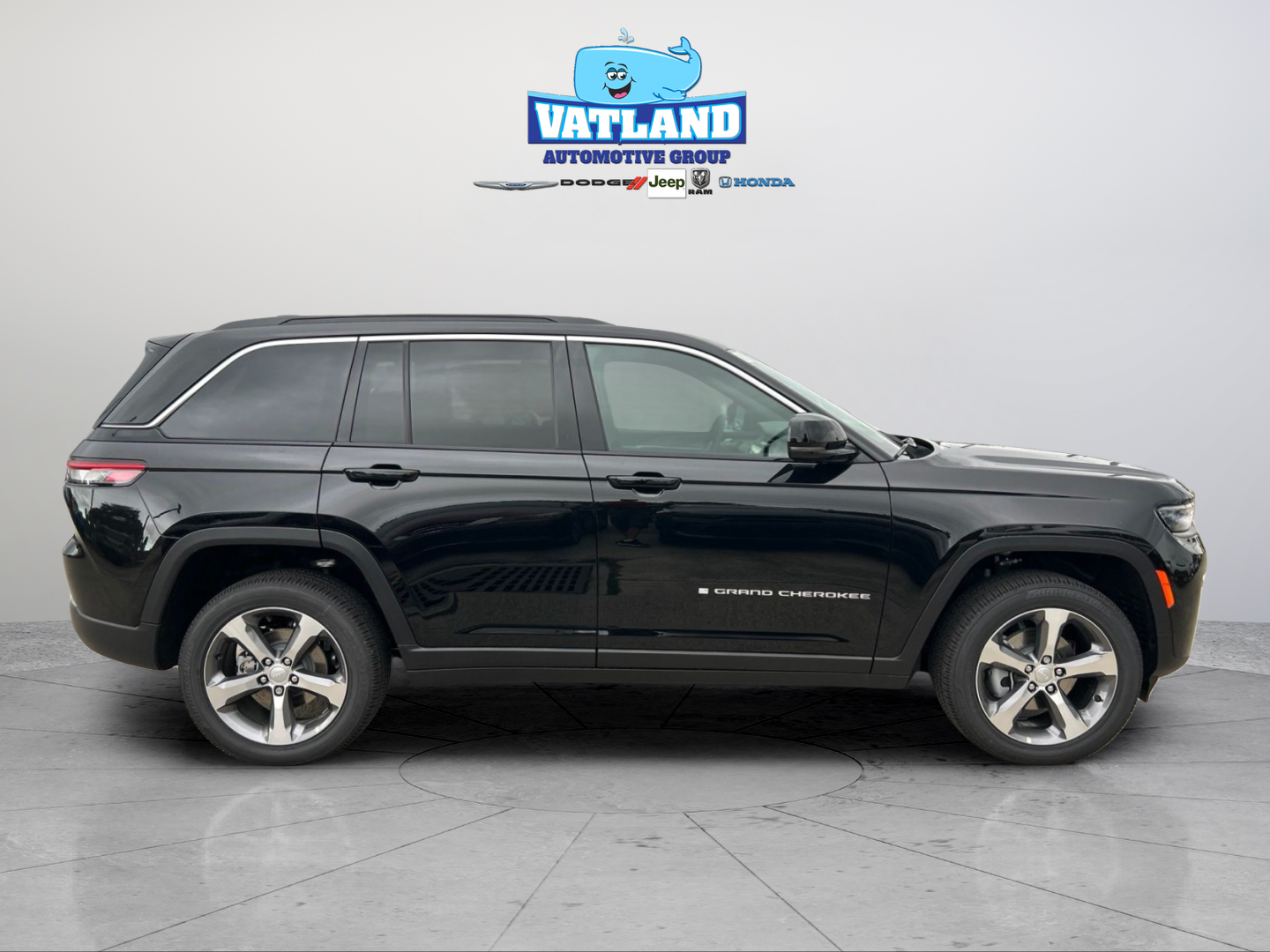 New 2026 Diamond Black Crystal Pearlcoat Jeep Limited image 6