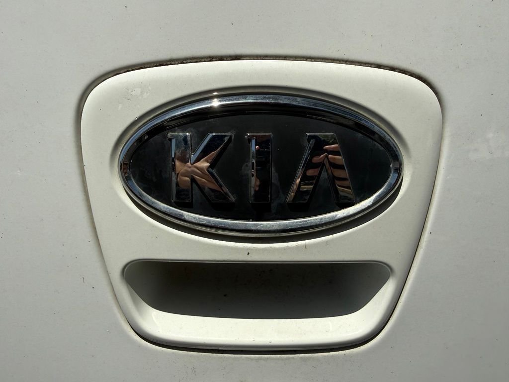 Used 2012 White Kia Plus image 18