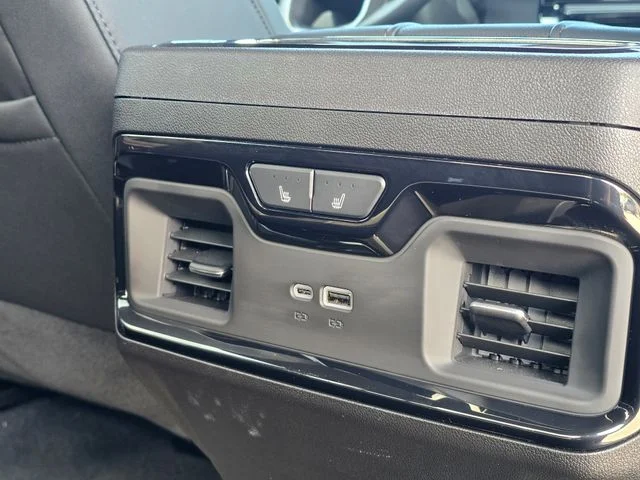 Used 2025 White GMC AT4 image 18