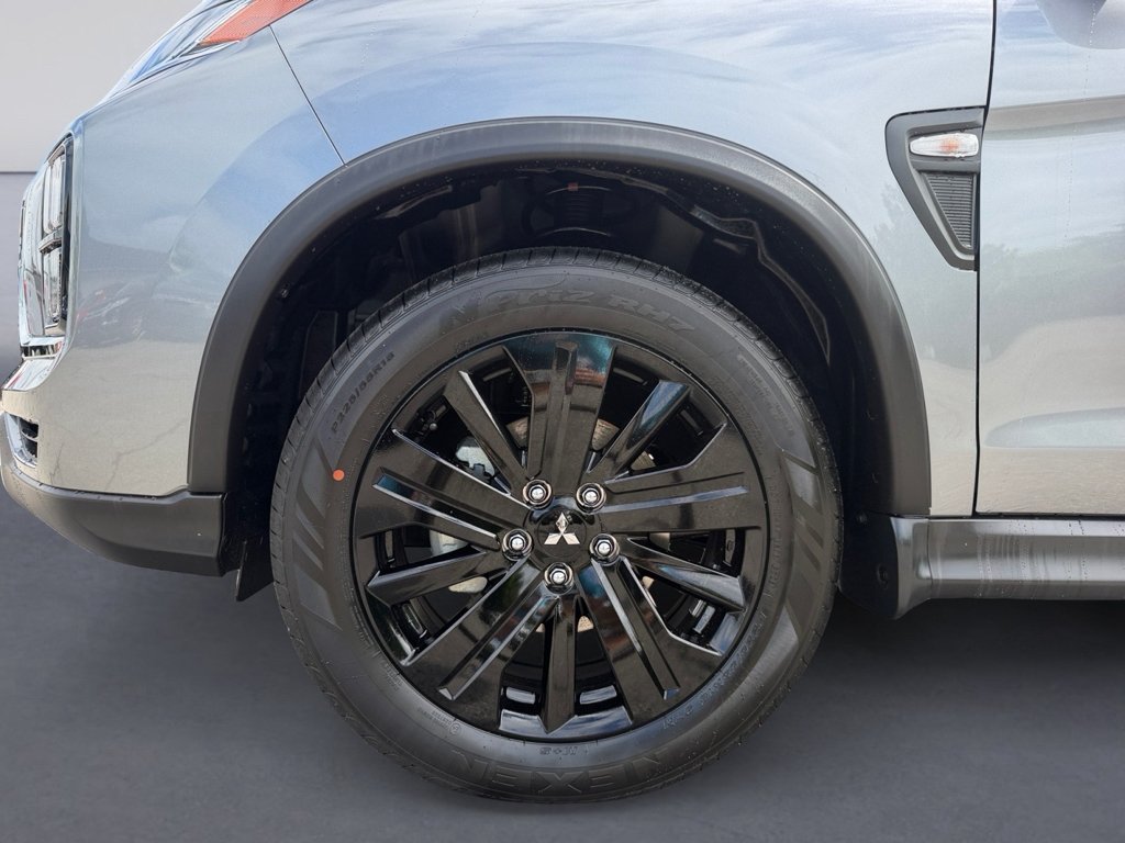 New 2026 Mercury Gray Metallic Mitsubishi LE image 9